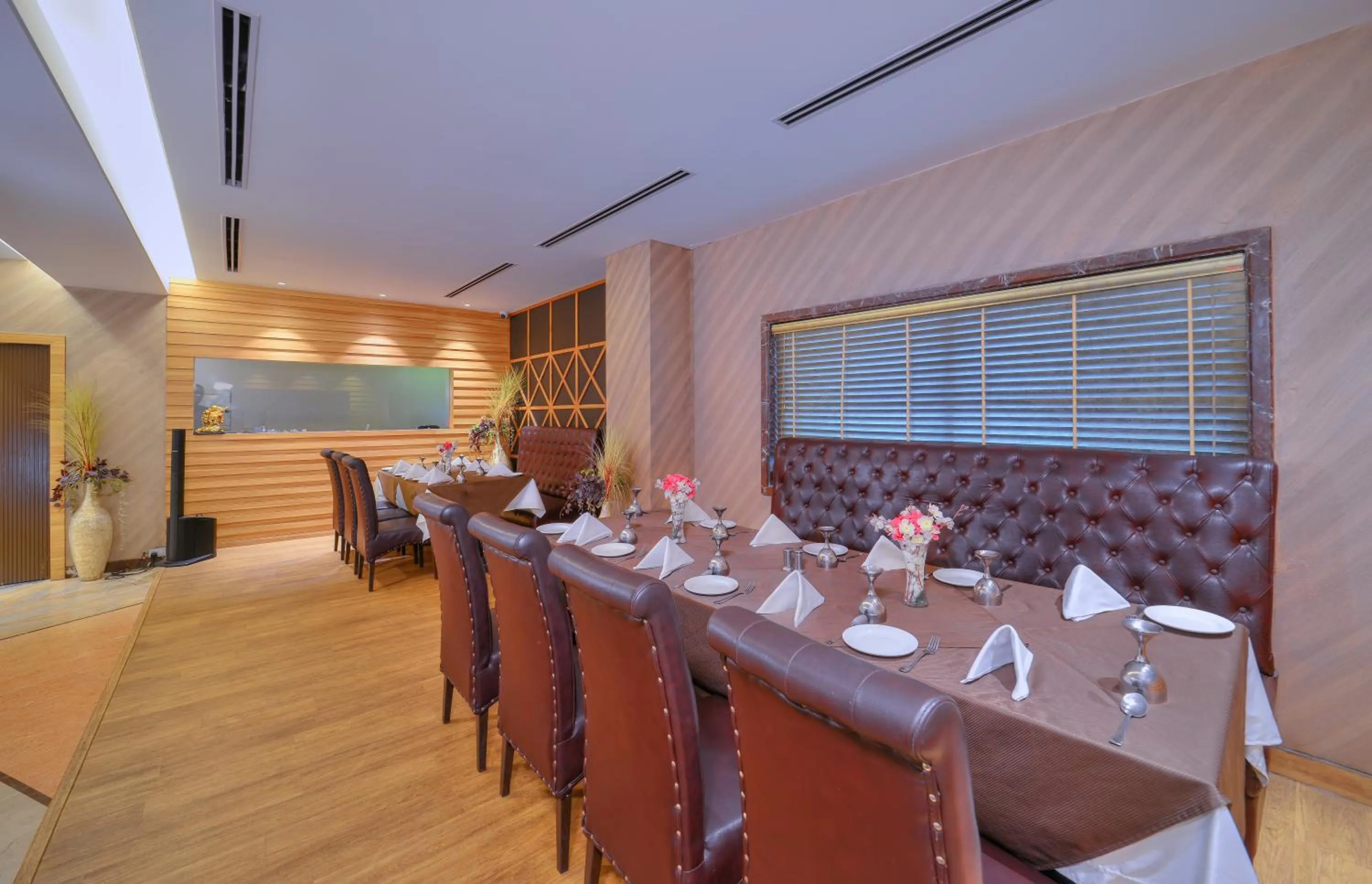 Restaurant/places to eat in Wingston A TreeHouse Hotel, Mathura