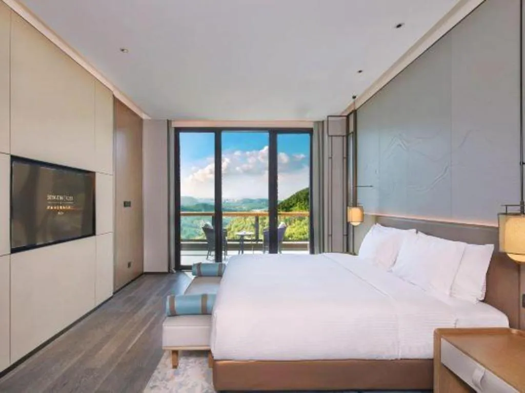 Bed in Steigenberger Hotel SUNAC Jinan