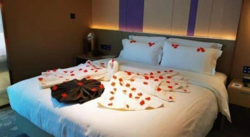 Bed in Lavande Hotel Shanghai Jing'an Shibei Gaoxin