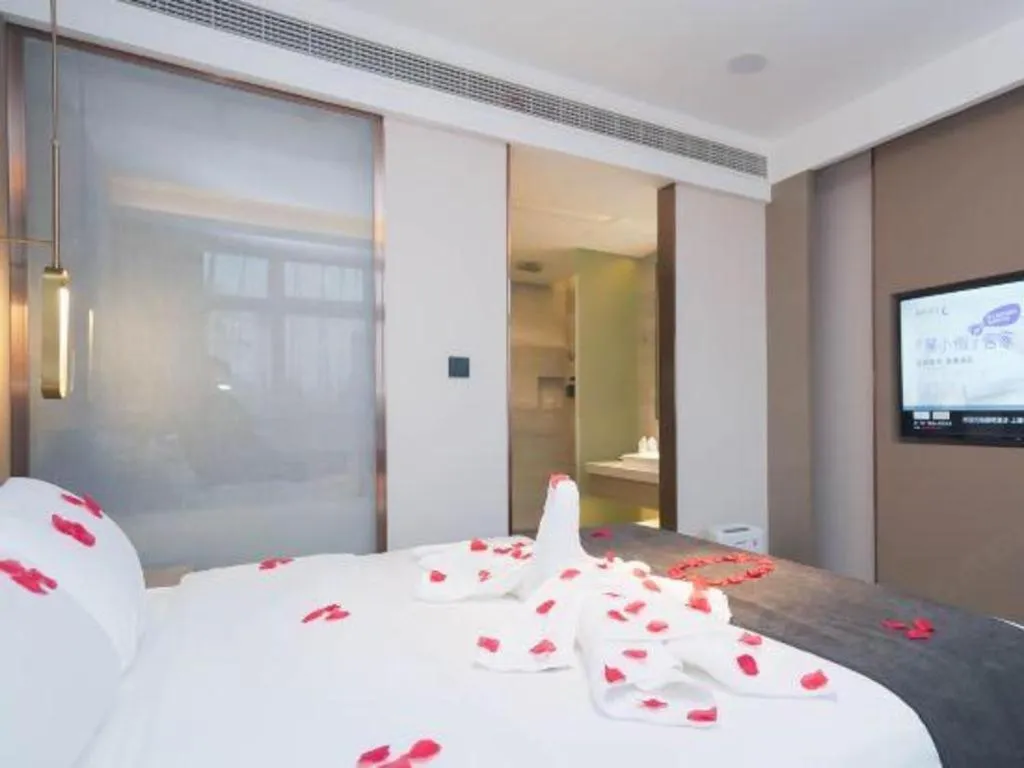 Bed in Lavande Hotel Shanghai Jing'an Shibei Gaoxin