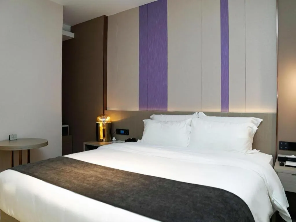 Bed in Lavande Hotel Shanghai Jing'an Shibei Gaoxin