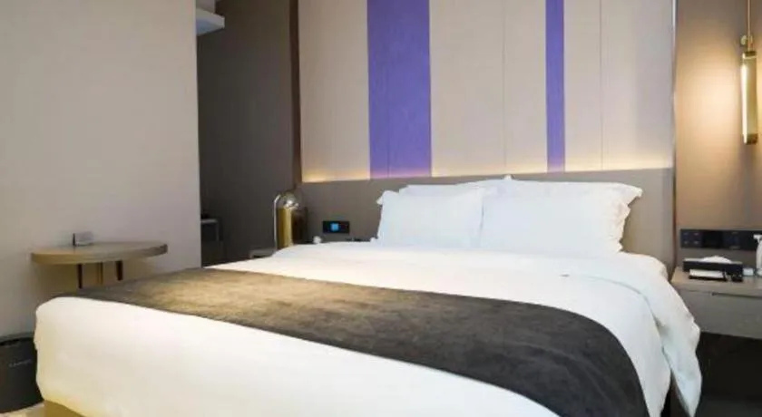 Bed in Lavande Hotel Shanghai Jing'an Shibei Gaoxin