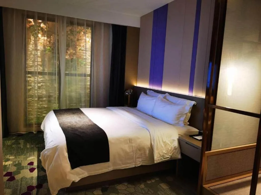 Bed in Lavande Hotel Shanghai Jing'an Shibei Gaoxin