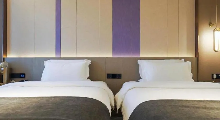 Bed in Lavande Hotel Shanghai Jing'an Shibei Gaoxin