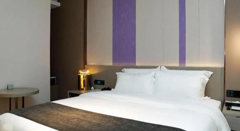 Bed in Lavande Hotel Shanghai Jing'an Shibei Gaoxin