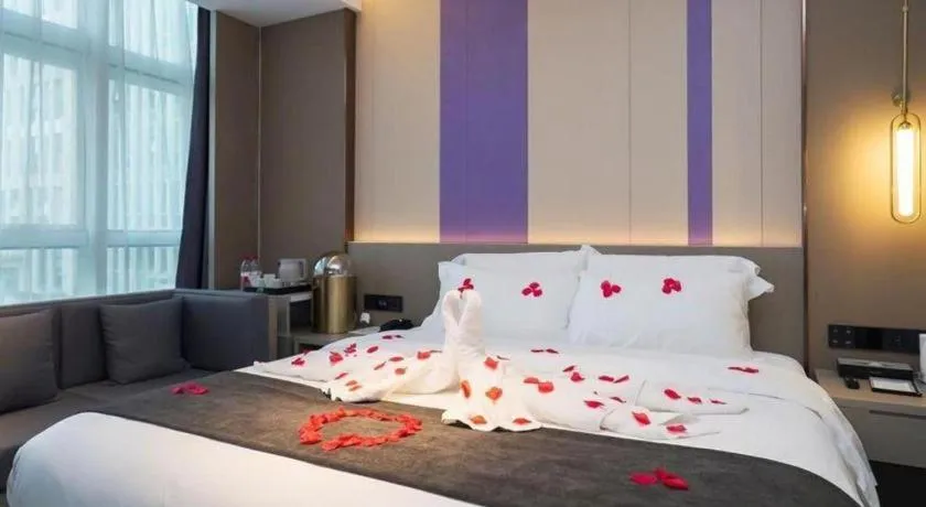 Bed in Lavande Hotel Shanghai Jing'an Shibei Gaoxin