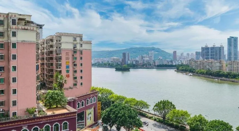 Lavande Hotel Shaoguan Bainian East Street Fengcai Building