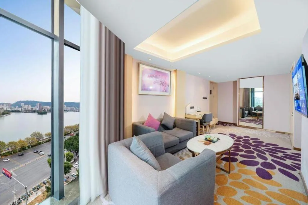 Lavande Hotel Shaoguan Bainian East Street Fengcai Building