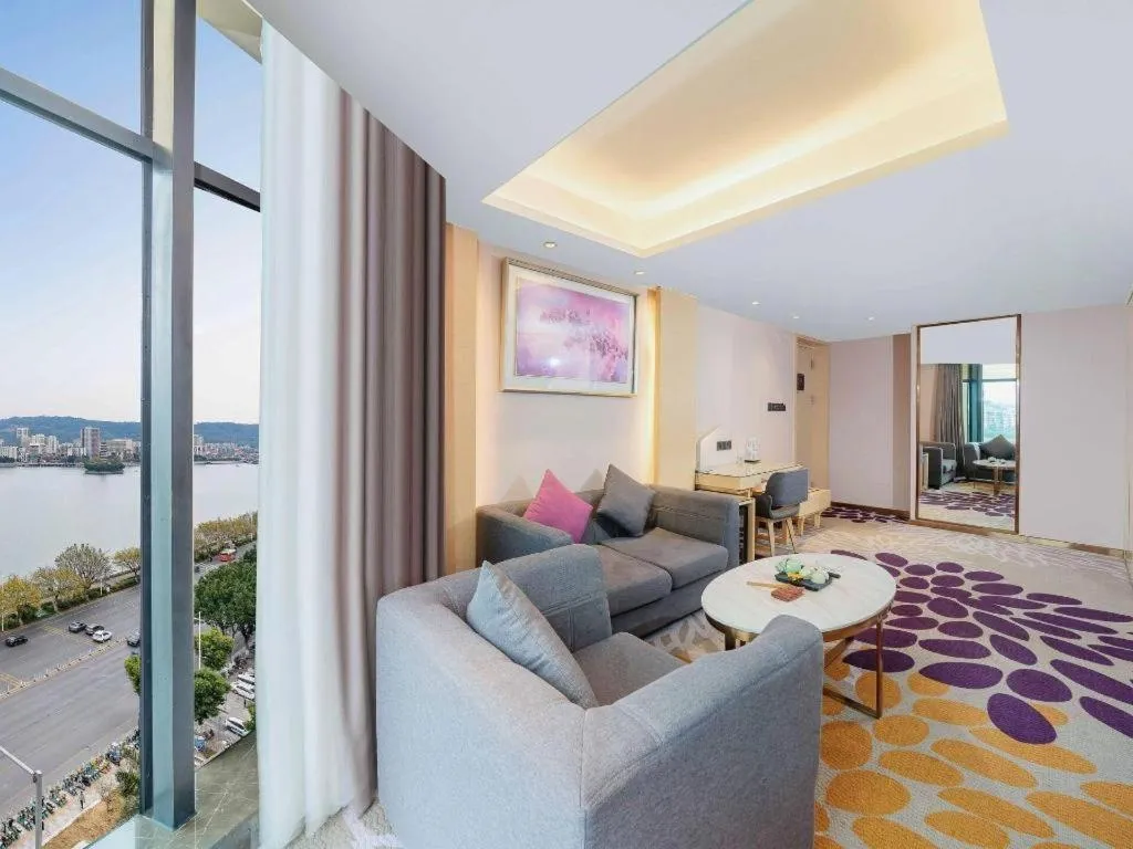 Lavande Hotel Shaoguan Bainian East Street Fengcai Building