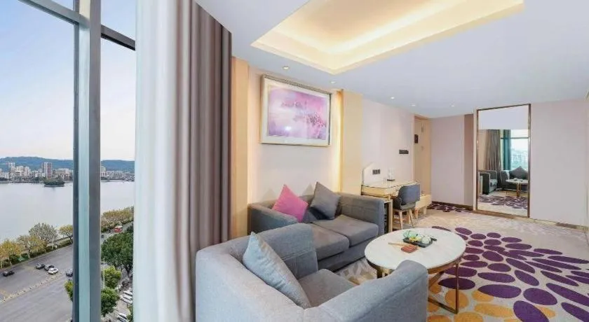 Lavande Hotel Shaoguan Bainian East Street Fengcai Building