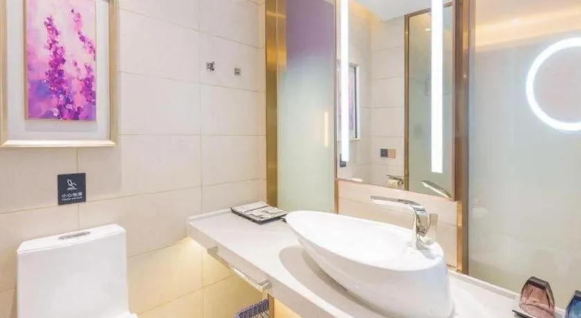 Lavande Hotel Dongguan Shijie Jiarong Shopping Plaza Liuhua Metro Station