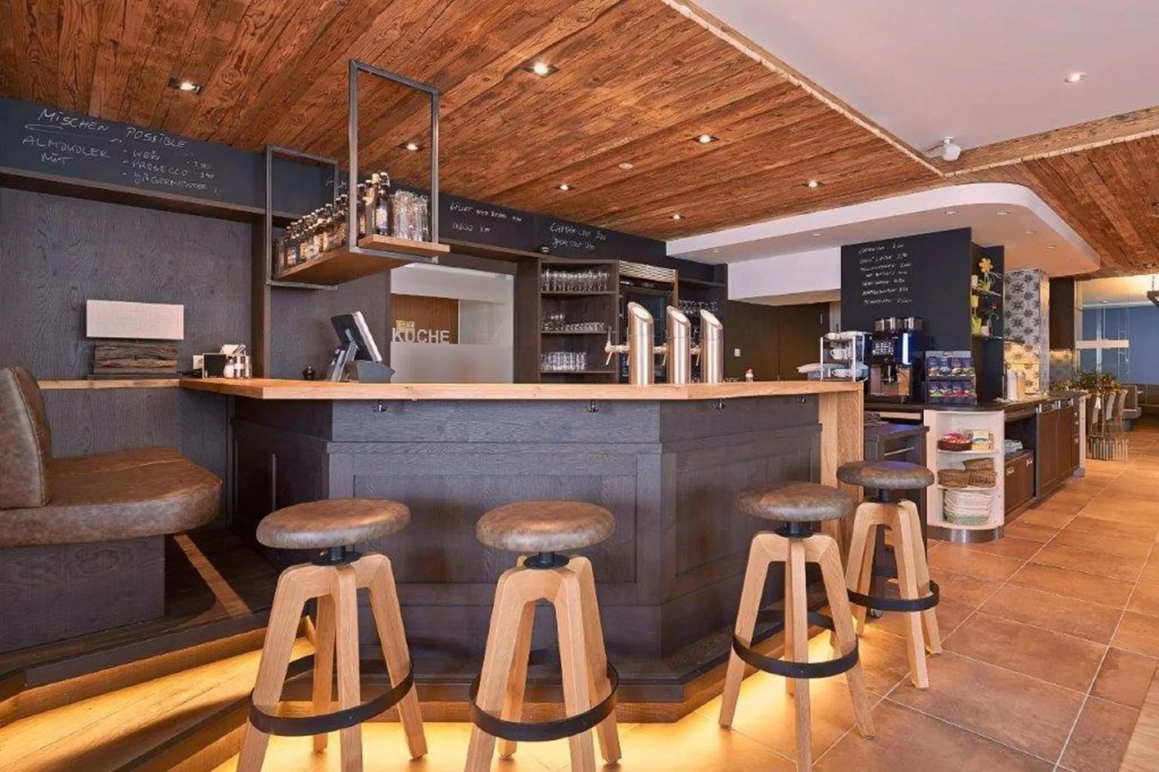 Restaurant/places to eat in Landhotel Zum Jägerstöckl