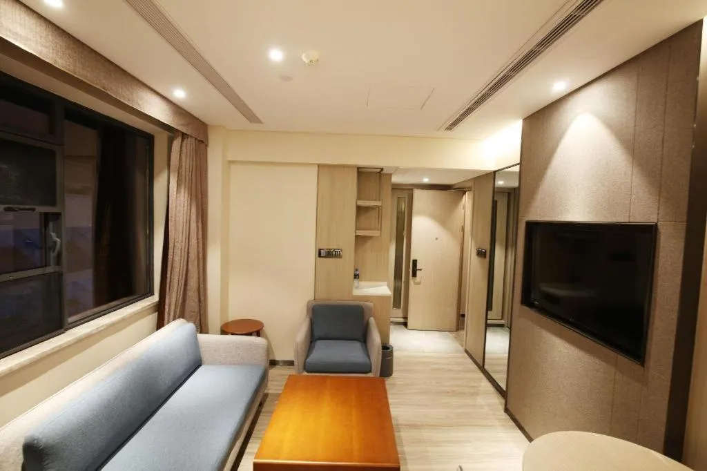 Lavande Hotel Nanchong Xihua Shida