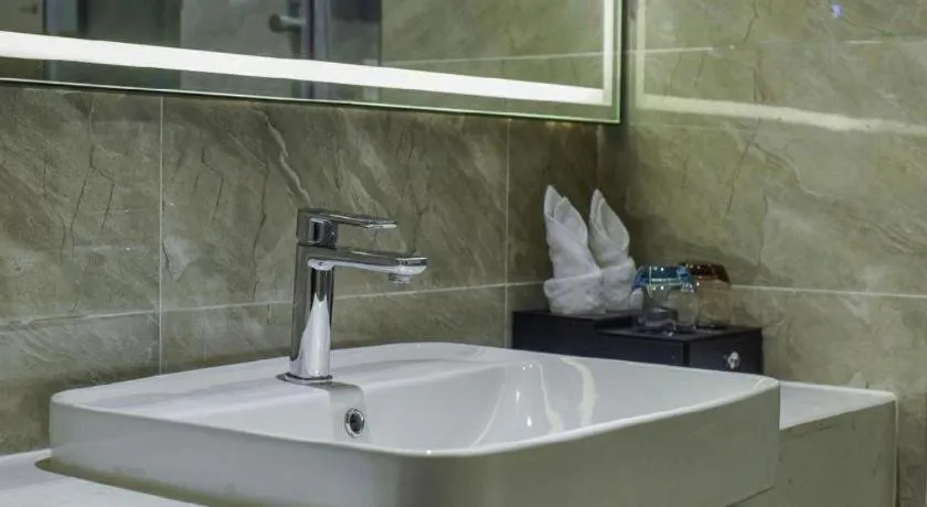 Lavande Hotel Nanchong Xihua Shida