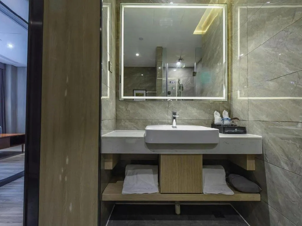 Lavande Hotel Nanchong Xihua Shida