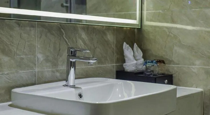 Lavande Hotel Nanchong Xihua Shida