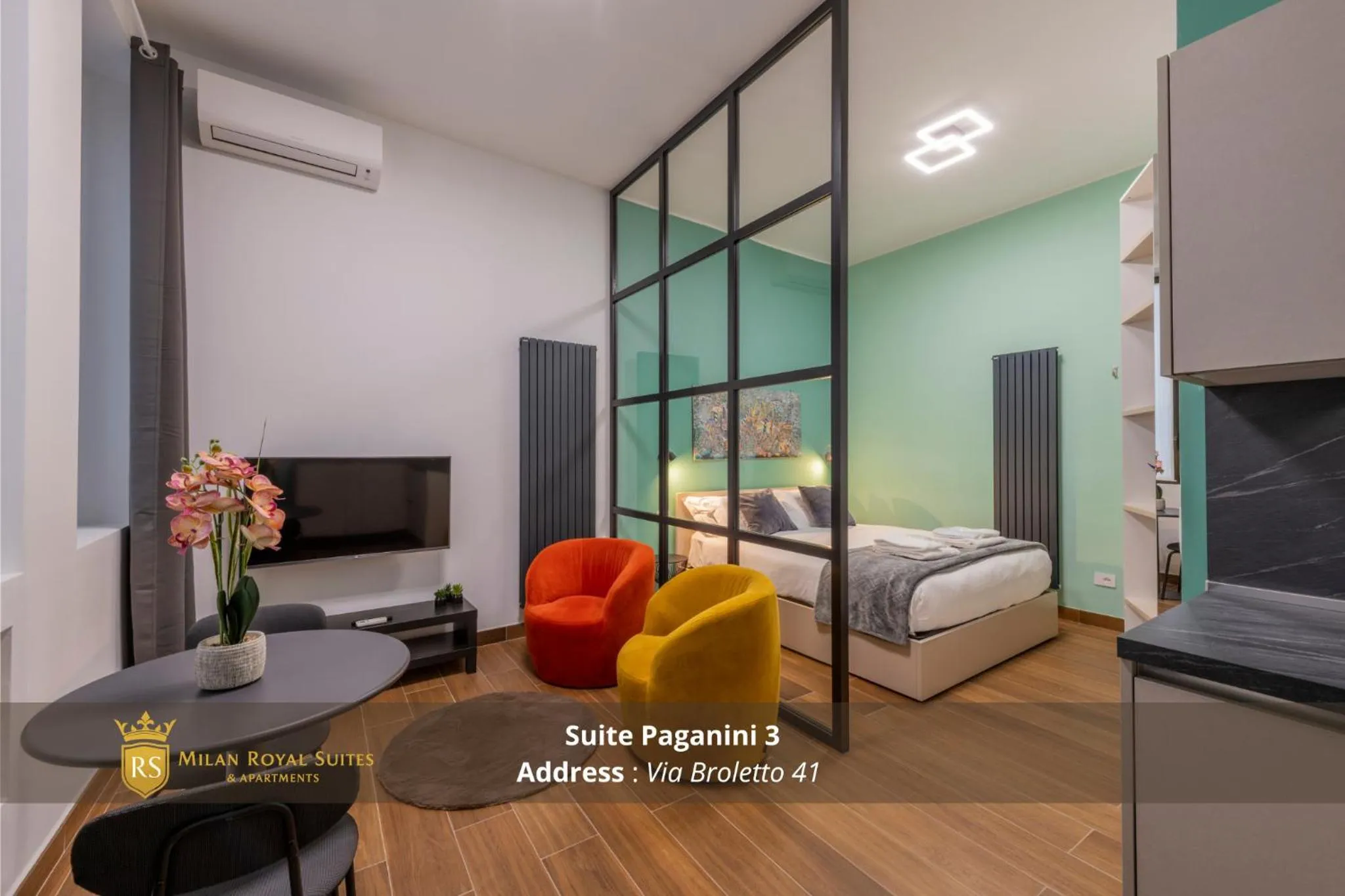 Living room, Bed in Milan Royal Suites - Centro Brera