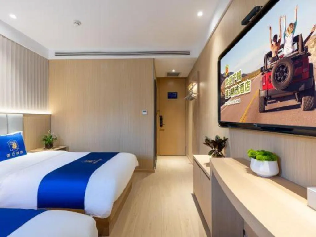 Bed in Super 8 Hotel Beijing South Railway Station Majiabao Metro Station