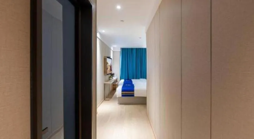 Bed in Super 8 Hotel Beijing South Railway Station Majiabao Metro Station