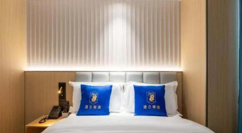 Bed in Super 8 Hotel Beijing South Railway Station Majiabao Metro Station