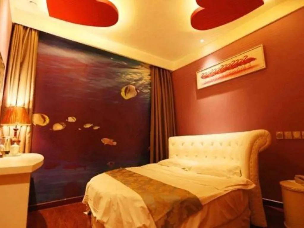 Bed in Super 8 Hotel Beijing South Railway Station Majiabao Metro Station