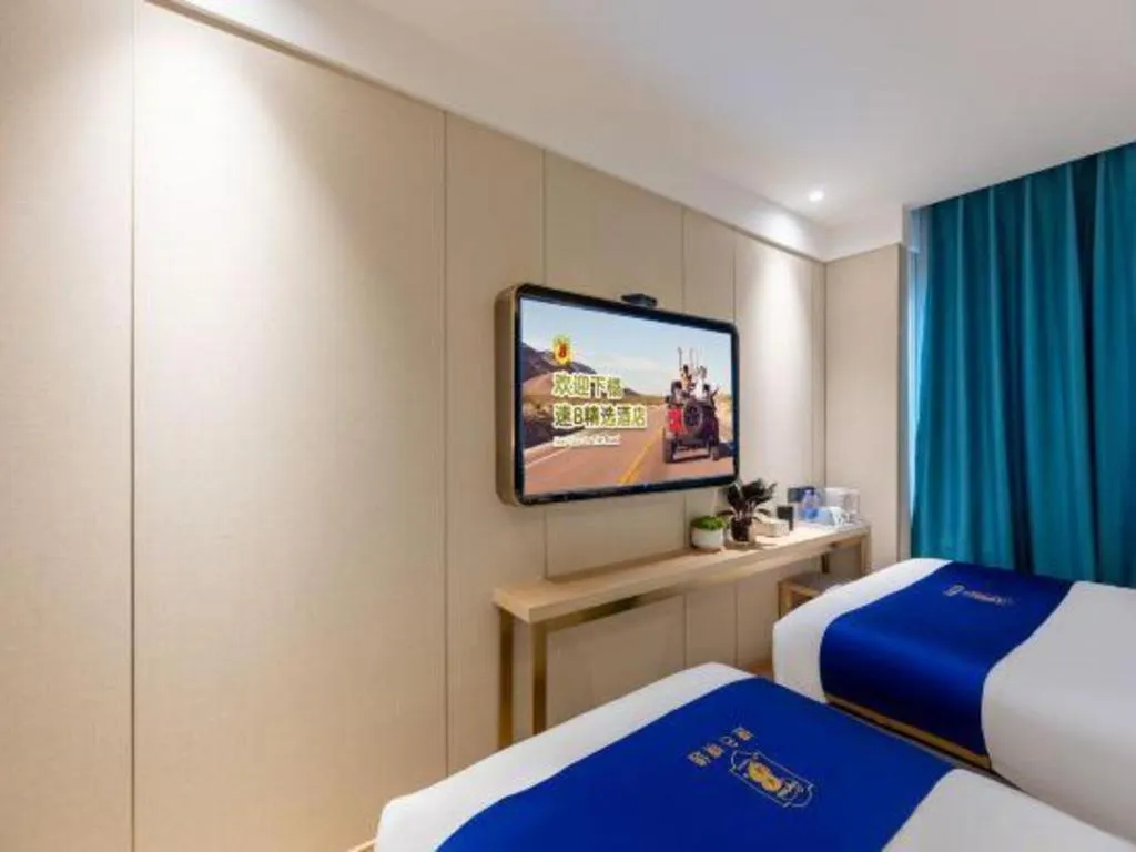 Bed in Super 8 Hotel Beijing South Railway Station Majiabao Metro Station