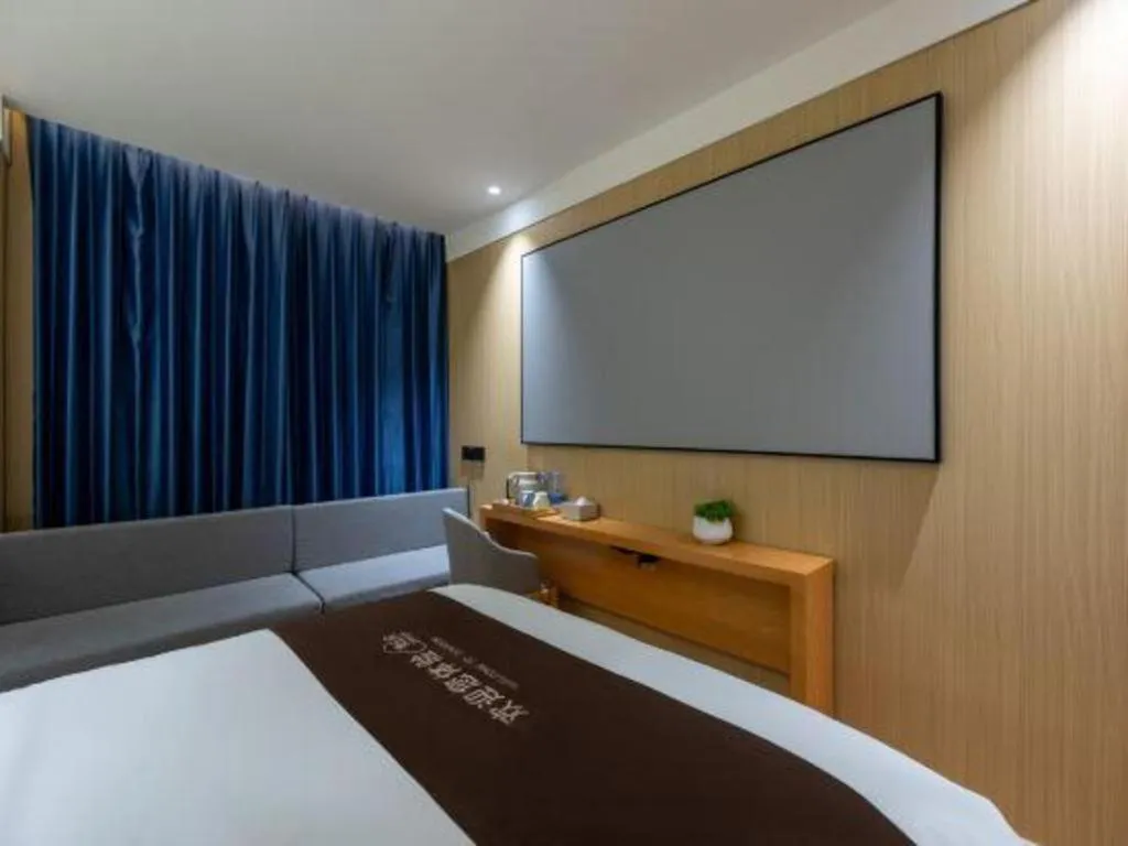 Bed in Super 8 Hotel Beijing South Railway Station Majiabao Metro Station