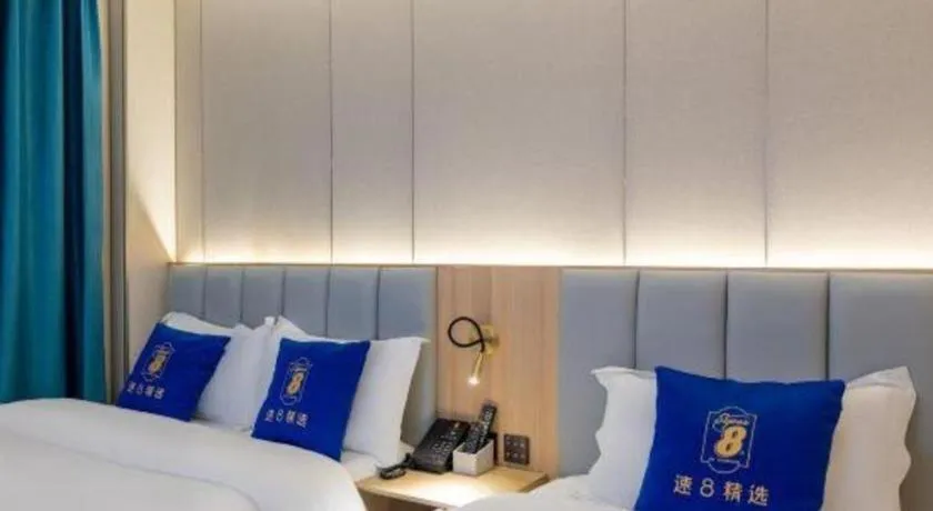 Bed in Super 8 Hotel Beijing South Railway Station Majiabao Metro Station