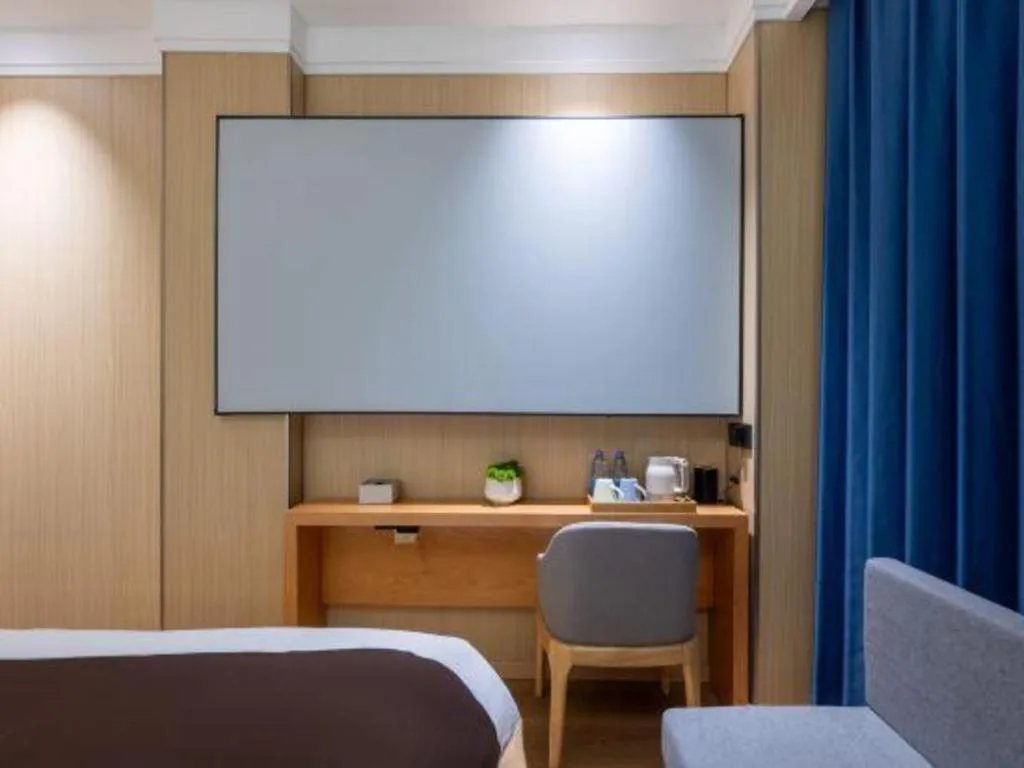 Bed in Super 8 Hotel Beijing South Railway Station Majiabao Metro Station