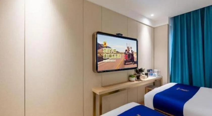 Bed in Super 8 Hotel Beijing South Railway Station Majiabao Metro Station