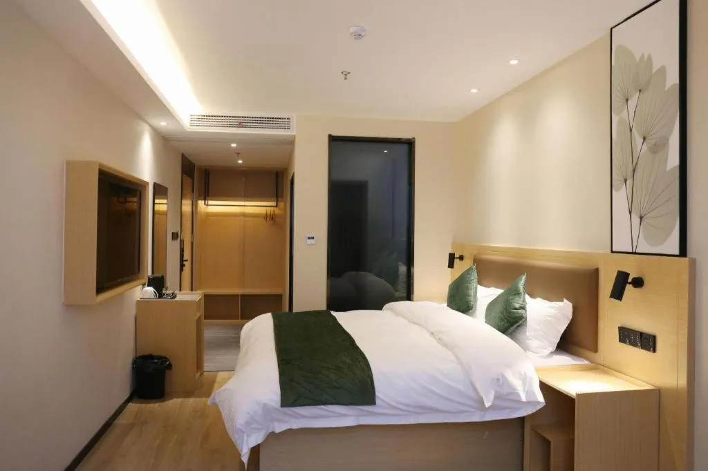 Bed in Green Tree Inn Express Chizhou Gymnasium