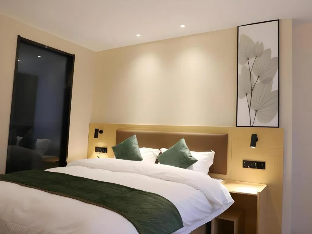 Bed in Green Tree Inn Express Chizhou Gymnasium
