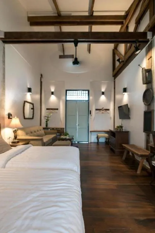 Bed in Uthai Heritage Hotel