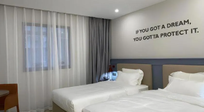 Bed in Premier City Comfort Hotel Yangzhou Shouxi Lake West Gate Weiyang Road Siji Garden