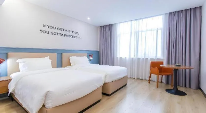 Bed in Premier City Comfort Hotel Yangzhou Shouxi Lake West Gate Weiyang Road Siji Garden
