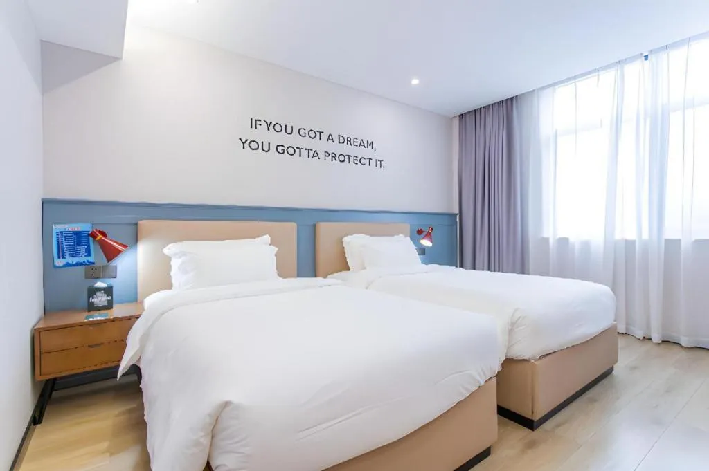 Bed in Premier City Comfort Hotel Yangzhou Shouxi Lake West Gate Weiyang Road Siji Garden