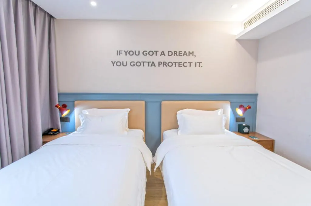 Bed in Premier City Comfort Hotel Yangzhou Shouxi Lake West Gate Weiyang Road Siji Garden