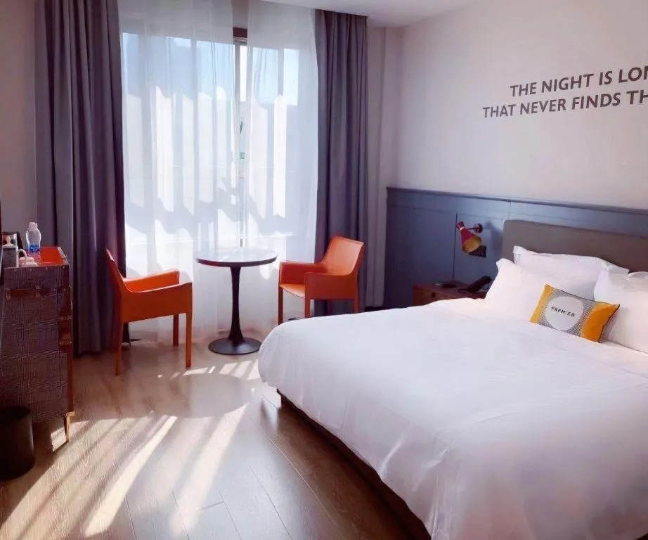 Bed in Premier City Comfort Hotel Wuhan Hankou Railway Station Changgang Road Metro Station
