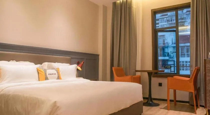 Bed in Premier City Comfort Hotel Wuhan Hankou Railway Station Changgang Road Metro Station