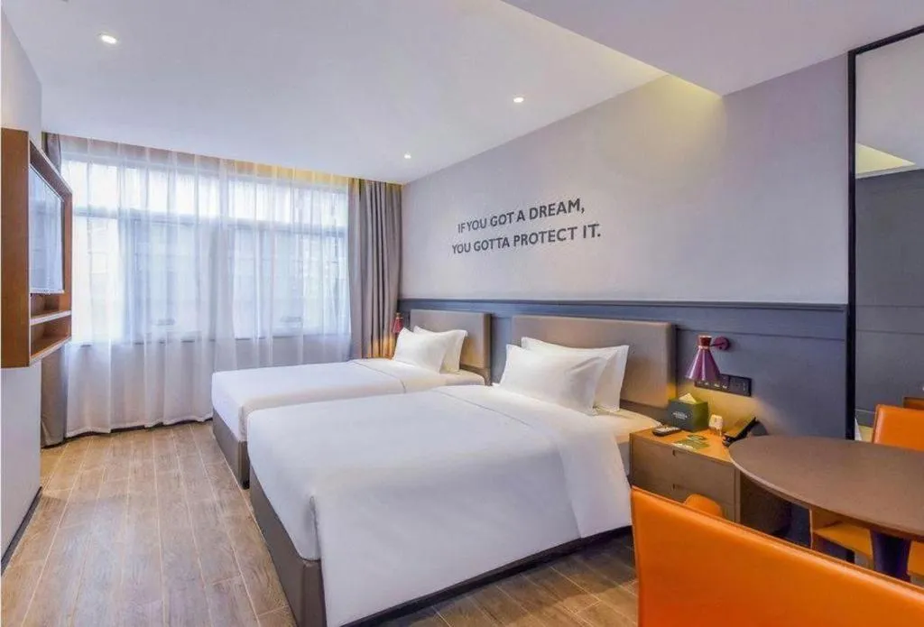 Bed in Premier City Comfort Hotel Wuhan Hankou Railway Station Changgang Road Metro Station