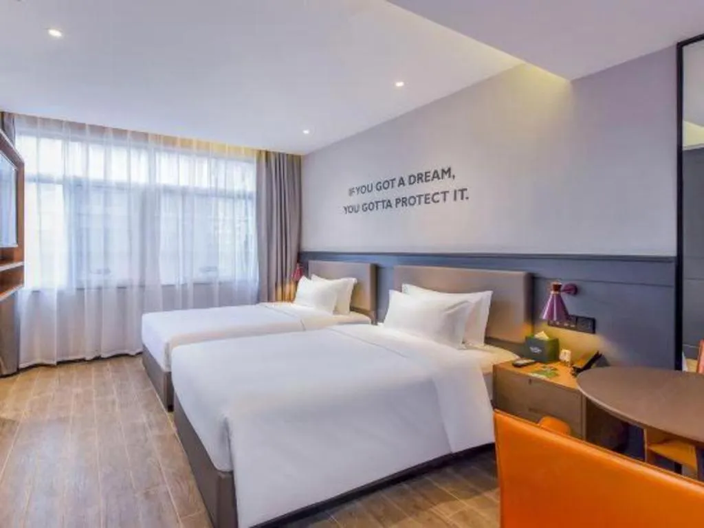 Bed in Premier City Comfort Hotel Wuhan Hankou Railway Station Changgang Road Metro Station
