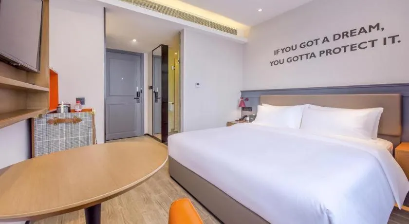 Bed in Premier City Comfort Hotel Wuhan Hankou Railway Station Changgang Road Metro Station