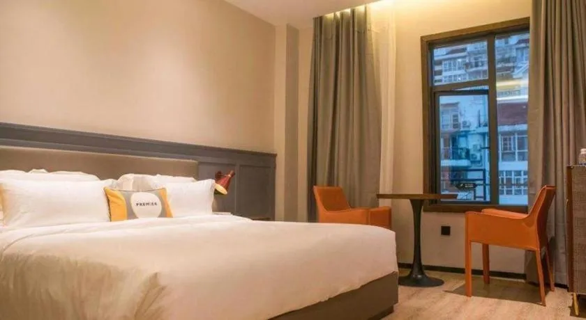 Bed in Premier City Comfort Hotel Wuhan Hankou Railway Station Changgang Road Metro Station