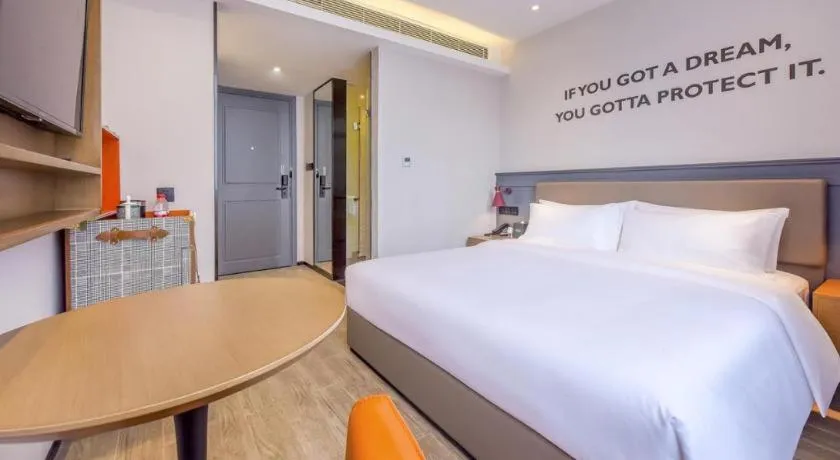 Bed in Premier City Comfort Hotel Wuhan Hankou Railway Station Changgang Road Metro Station