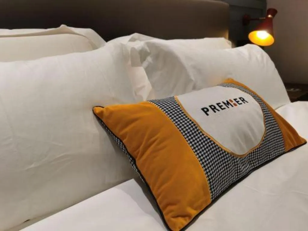 Bed in Premier City Comfort Hotel Wuhan Hankou Railway Station Changgang Road Metro Station