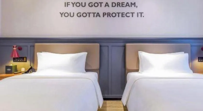 Bed in Premier City Comfort Hotel Wuhan Hankou Railway Station Changgang Road Metro Station