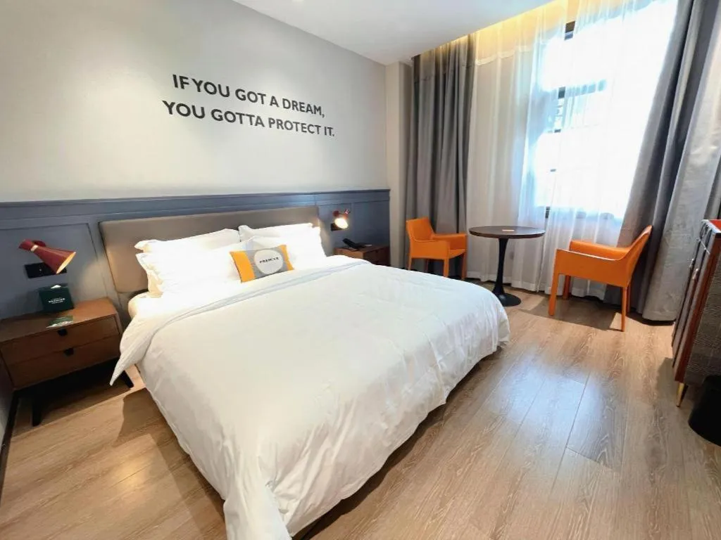 Bed in Premier City Comfort Hotel Wuhan Hankou Railway Station Changgang Road Metro Station