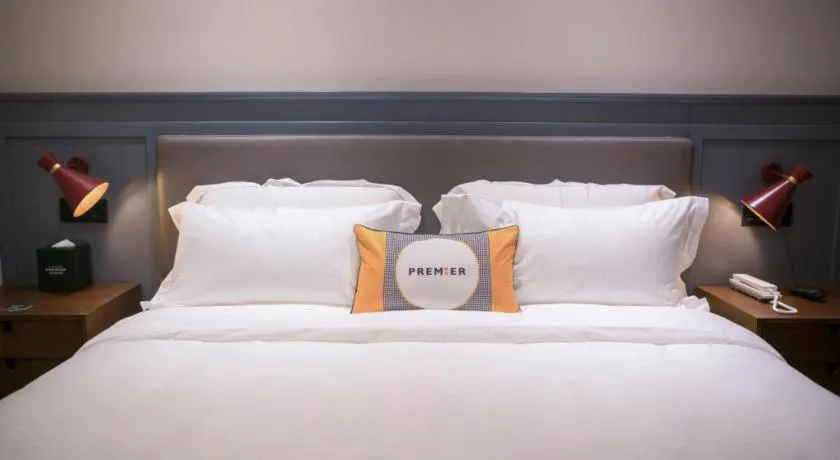 Bed in Premier City Comfort Hotel Wuhan Hankou Railway Station Changgang Road Metro Station