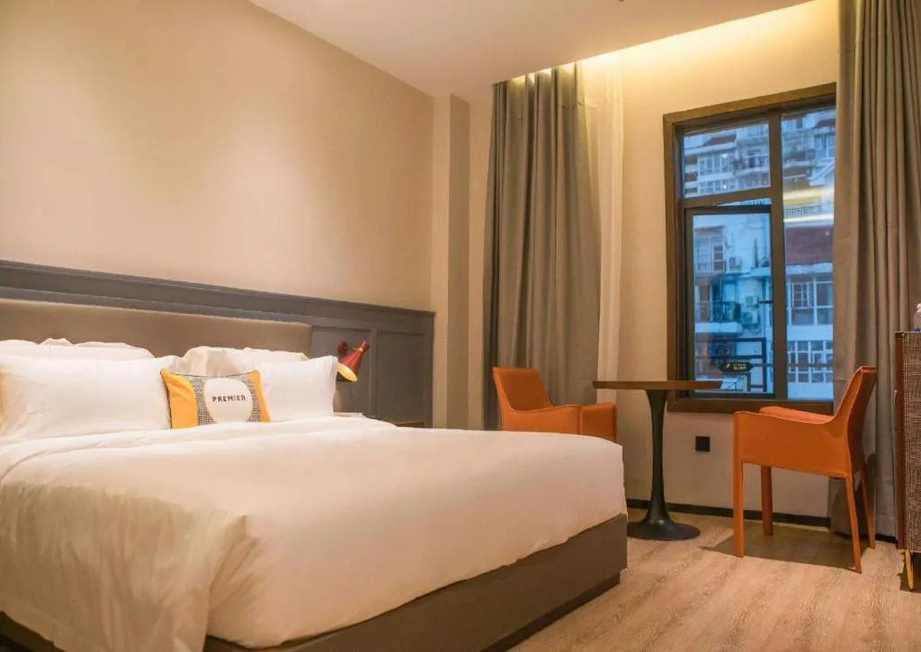 Bed in Premier City Comfort Hotel Wuhan Hankou Railway Station Changgang Road Metro Station
