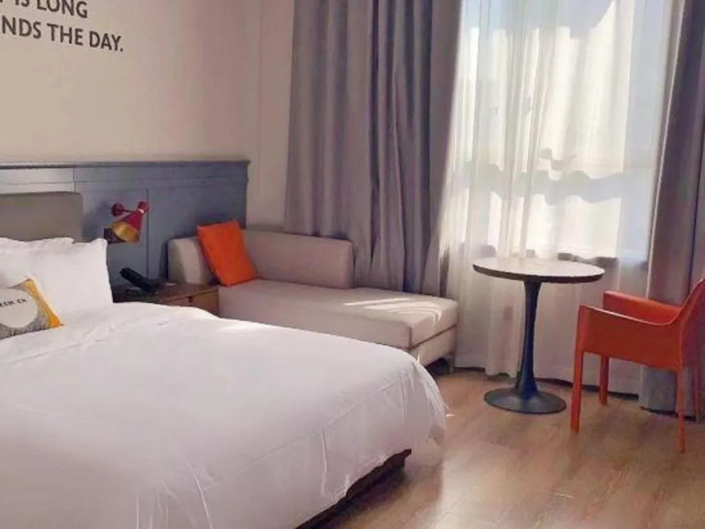 Bed in Premier City Comfort Hotel Wuhan Hankou Railway Station Changgang Road Metro Station